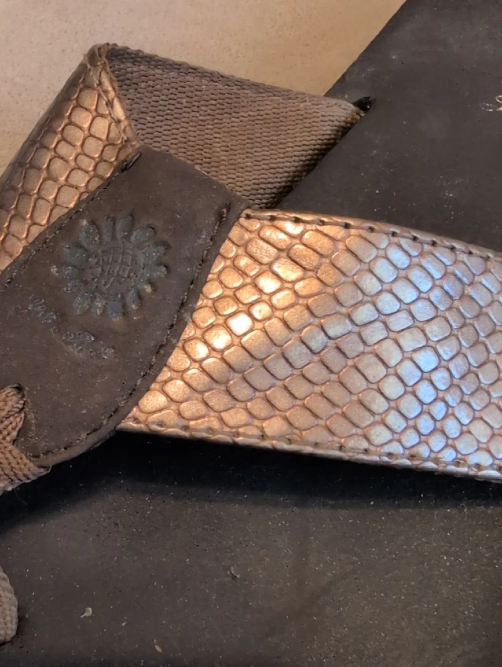 Yellow Box Bronze Flip Flop Size 8M - Picture 3 of 4